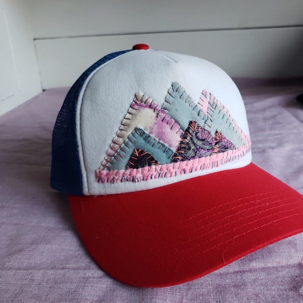 Hand sriched trucker hat - Picture 2 of 3